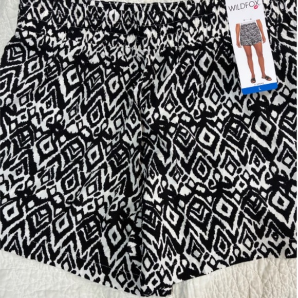 NWT Wild Fox Shorts, L - Picture 2 of 3